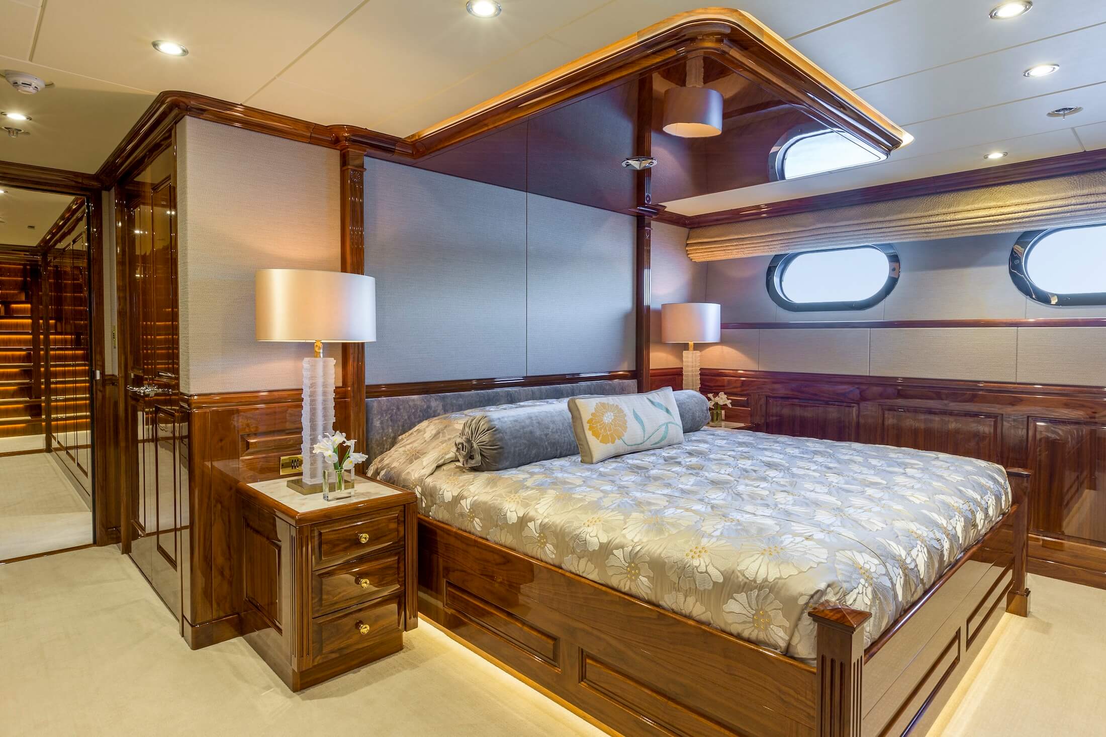 D'Natalin Luxury Yacht bedroom